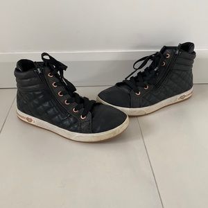 Skechers shoutout quilted girl shoes size 6